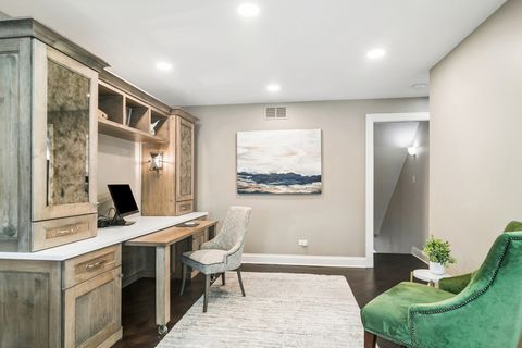 Tiny photo for 627 S Lincoln Lane, Arlington Heights, IL 60005 (MLS # 12604462)