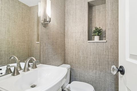 Tiny photo for 627 S Lincoln Lane, Arlington Heights, IL 60005 (MLS # 12604462)