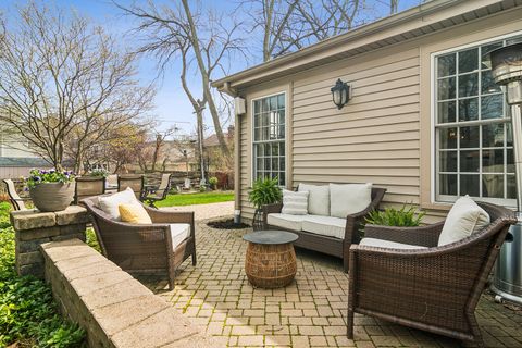 Tiny photo for 627 S Lincoln Lane, Arlington Heights, IL 60005 (MLS # 12604462)