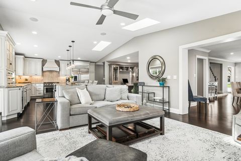 Tiny photo for 627 S Lincoln Lane, Arlington Heights, IL 60005 (MLS # 12604462)