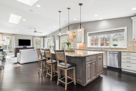 Tiny photo for 627 S Lincoln Lane, Arlington Heights, IL 60005 (MLS # 12604462)