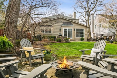 Tiny photo for 627 S Lincoln Lane, Arlington Heights, IL 60005 (MLS # 12604462)