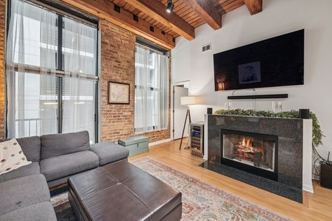 Tiny photo for 300 W Grand Avenue #312, Chicago, IL 60654 (MLS # 12492249)