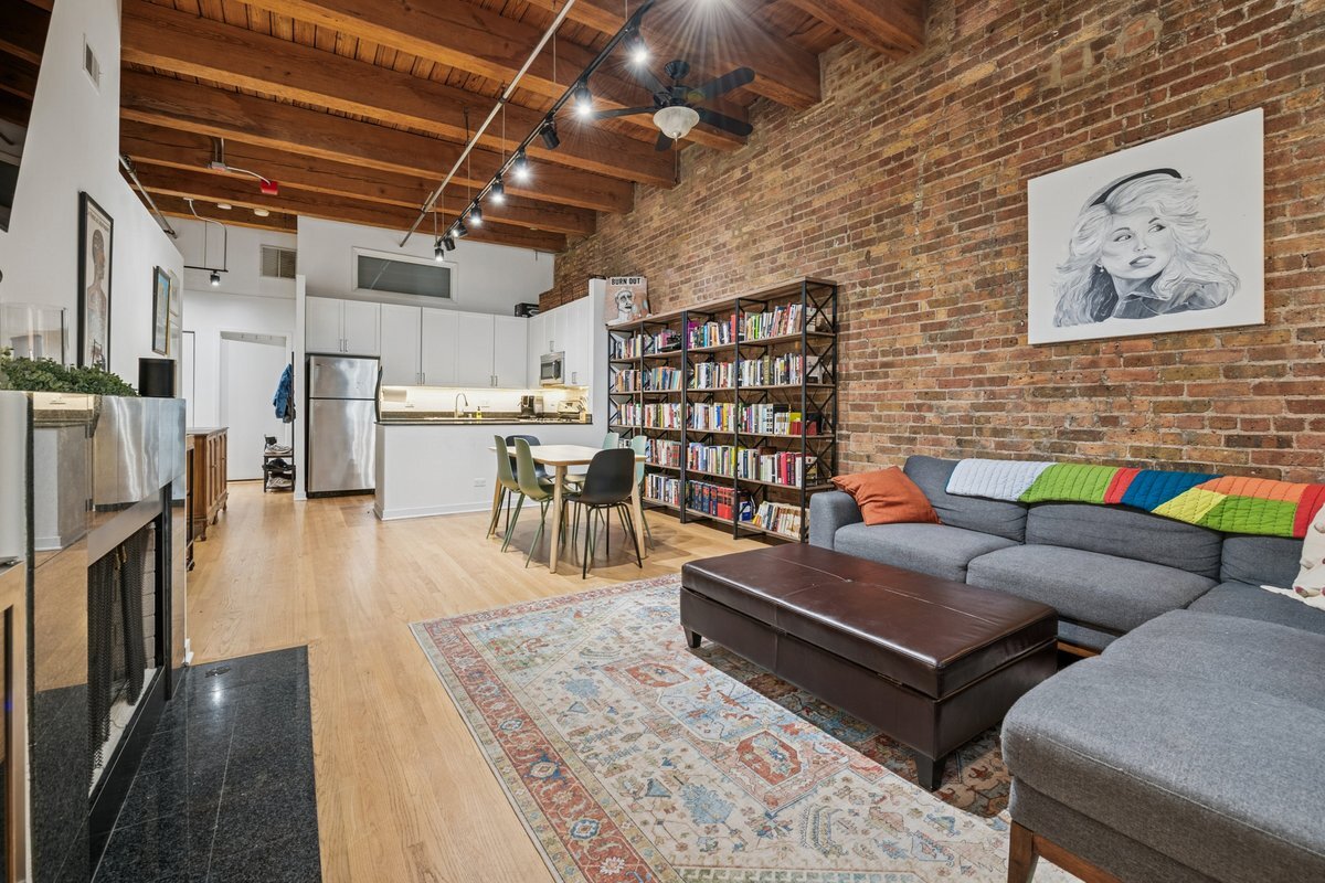 300 W Grand Avenue 312