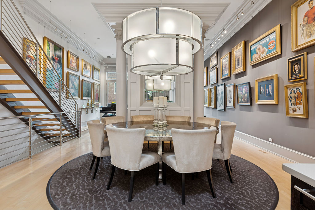 2217 N Clybourn Avenue