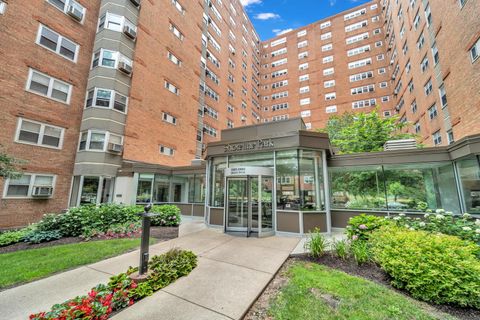 4970 N Marine Drive 825 Chicago IL 60640