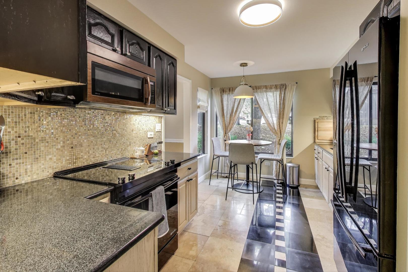 220 Thornhill Court D