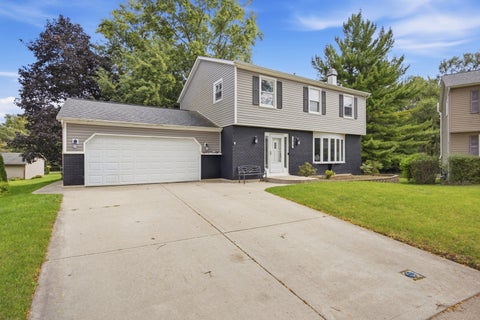 Tiny photo for 1419 N Madlock Court, Elgin, IL 60123 (MLS # 12773739)
