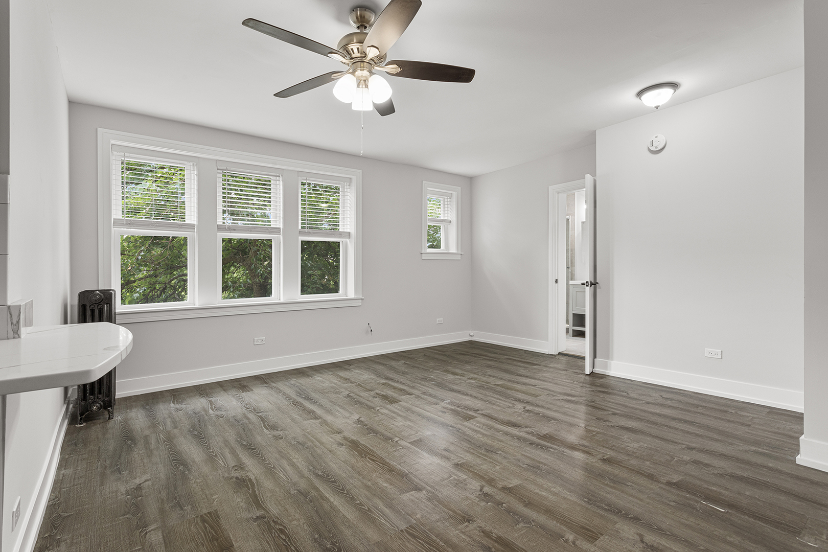 1521 W Sherwin Avenue 405