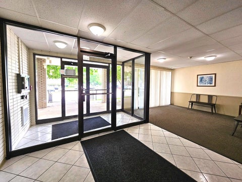 Tiny photo for 9701 N Dee Road #6M, Niles, IL 60714 (MLS # 12759025)