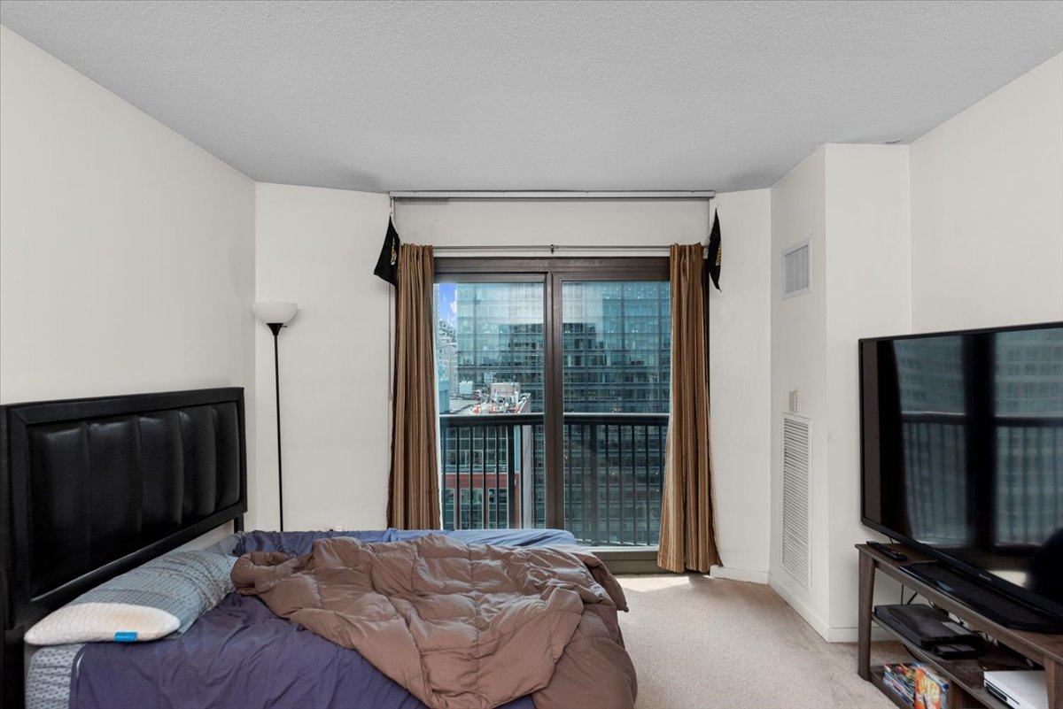 400 N La Salle Drive 2406