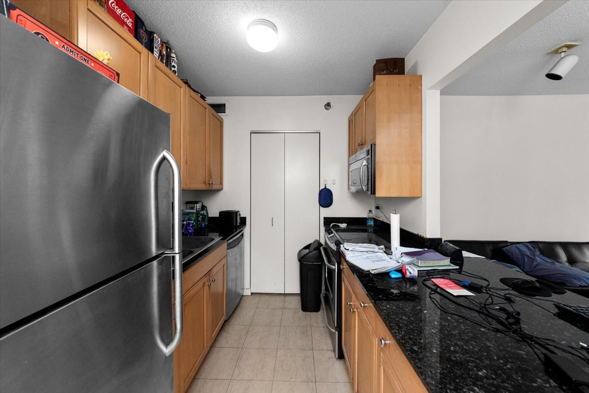 400 N La Salle Drive 2406