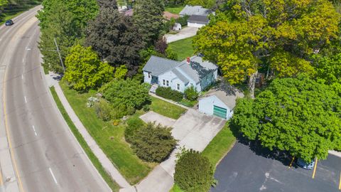Photo of 1968 Columbus Street, Ottawa, IL 61350 (MLS # 12651241)