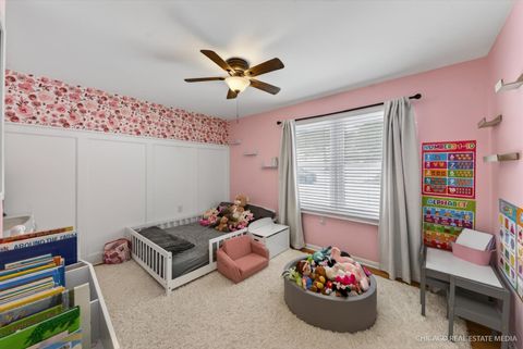 Tiny photo for 1118 Manchester Mall, McHenry, IL 60050 (MLS # 12549702)