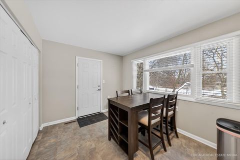 Tiny photo for 1118 Manchester Mall, McHenry, IL 60050 (MLS # 12549702)