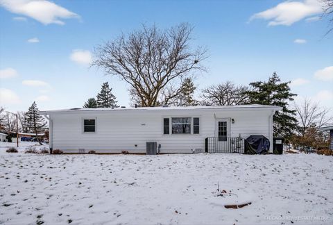 Tiny photo for 1118 Manchester Mall, McHenry, IL 60050 (MLS # 12549702)