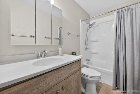 Tiny photo for 1118 Manchester Mall, McHenry, IL 60050 (MLS # 12549702)