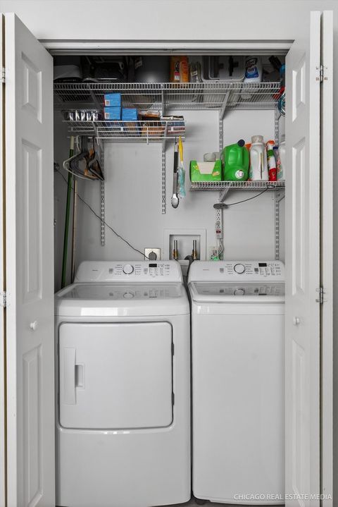 Tiny photo for 1118 Manchester Mall, McHenry, IL 60050 (MLS # 12549702)