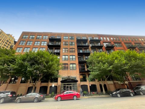 520 W HURON Street 204 Chicago IL 60654