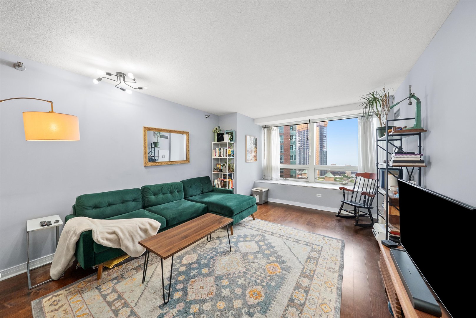 512 N Mcclurg Court 705
