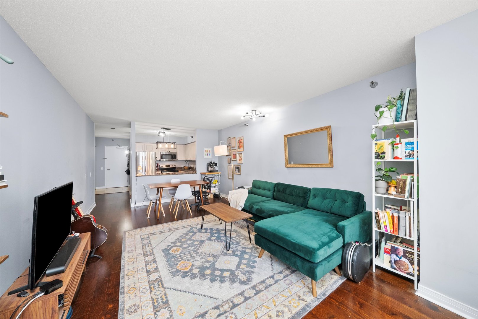 512 N Mcclurg Court 705