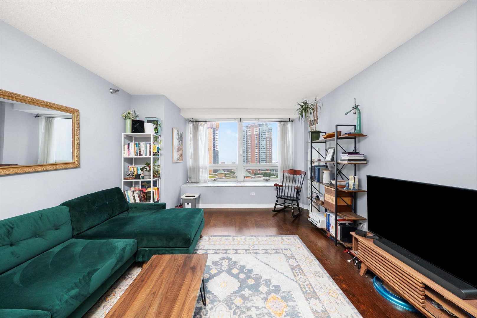 512 N Mcclurg Court 705