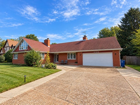 Photo of 2323 N Sheridan Road, Waukegan, IL 60087 (MLS # 12782227)