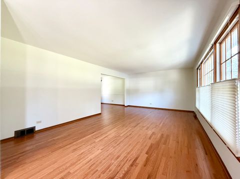 Tiny photo for 1960 Pinehurst Court, Libertyville, IL 60048 (MLS # 12423835)