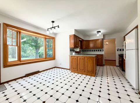 Tiny photo for 1960 Pinehurst Court, Libertyville, IL 60048 (MLS # 12423835)
