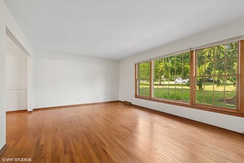 Tiny photo for 1960 Pinehurst Court, Libertyville, IL 60048 (MLS # 12423835)
