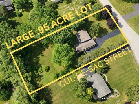 Tiny photo for 1960 Pinehurst Court, Libertyville, IL 60048 (MLS # 12423835)