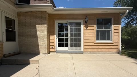 Tiny photo for 1960 Pinehurst Court, Libertyville, IL 60048 (MLS # 12423835)