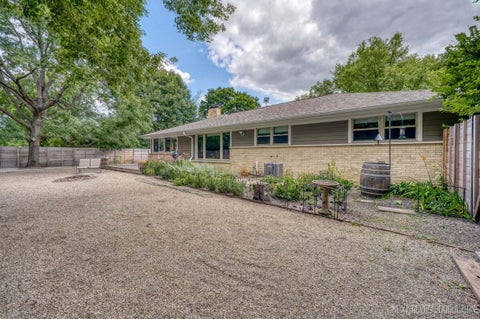 Tiny photo for 24 W Stonegate Drive, Prospect Heights, IL 60070 (MLS # 12702290)