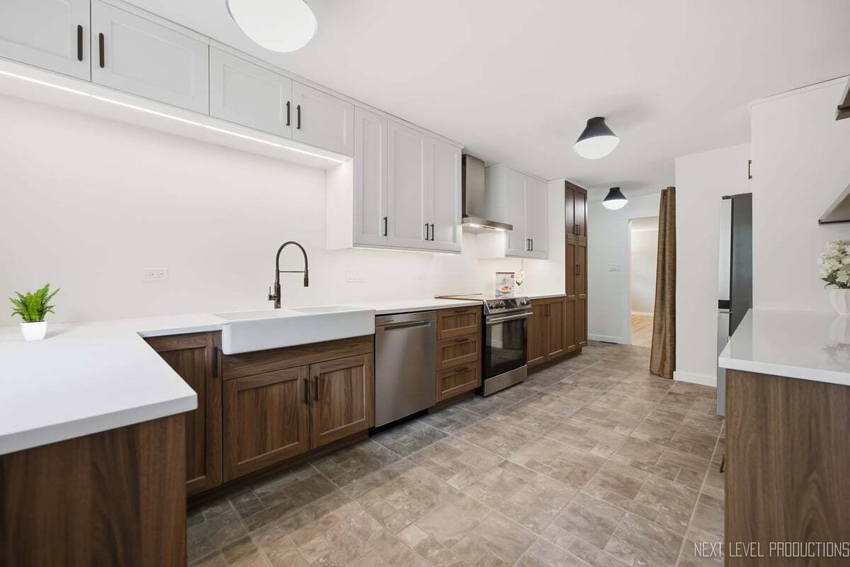 24 W Stonegate Drive