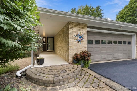 Tiny photo for 24 W Stonegate Drive, Prospect Heights, IL 60070 (MLS # 12702290)