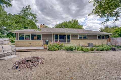 Tiny photo for 24 W Stonegate Drive, Prospect Heights, IL 60070 (MLS # 12702290)