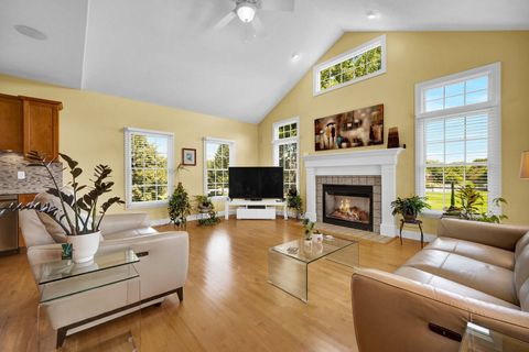 Tiny photo for 10 Cloverhill Circle, Bloomington, IL 61705 (MLS # 12685885)