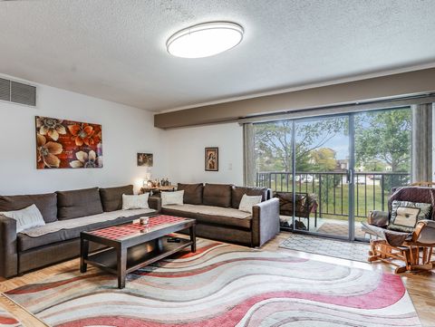 Tiny photo for 907 S Williams Street #212, Westmont, IL 60559 (MLS # 12492205)