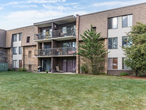 Tiny photo for 907 S Williams Street #212, Westmont, IL 60559 (MLS # 12492205)