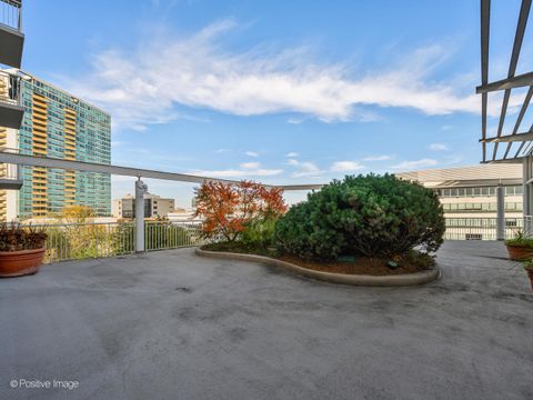 Tiny photo for 1640 Maple Avenue #804, Evanston, IL 60201 (MLS # 12507882)