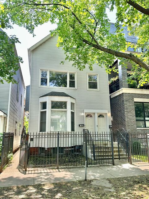 1727 W Roscoe Street Chicago IL 60657
