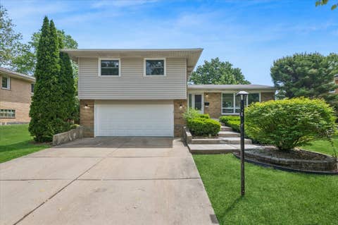 Photo of 15209 Linden Drive, Oak Forest, IL 60452 (MLS # 12707956)