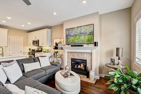 Tiny photo for 210 N Cass Avenue #6, Westmont, IL 60559 (MLS # 12602150)