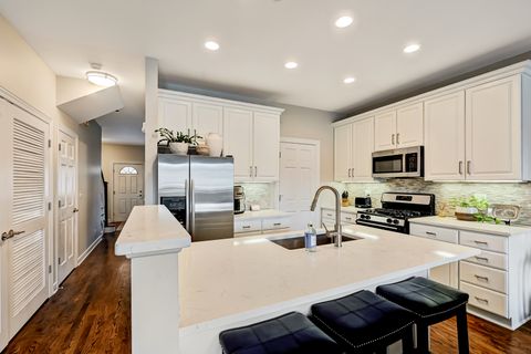 Tiny photo for 210 N Cass Avenue #6, Westmont, IL 60559 (MLS # 12602150)