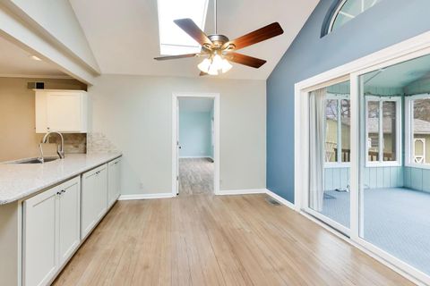 Tiny photo for 27W734 Parkview Avenue, Warrenville, IL 60555 (MLS # 12584799)