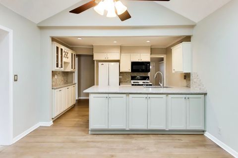 Tiny photo for 27W734 Parkview Avenue, Warrenville, IL 60555 (MLS # 12584799)