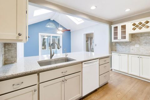 Tiny photo for 27W734 Parkview Avenue, Warrenville, IL 60555 (MLS # 12584799)