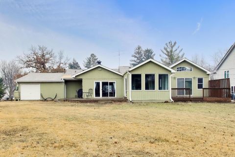 Tiny photo for 27W734 Parkview Avenue, Warrenville, IL 60555 (MLS # 12584799)