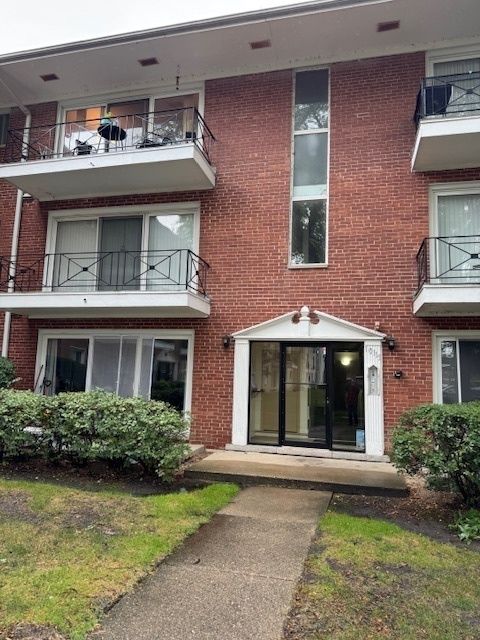 10115 Old Orchard Court 302 Skokie IL 60076