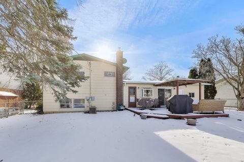 Tiny photo for 504 W Braeside Drive, Arlington Heights, IL 60004 (MLS # 12549281)
